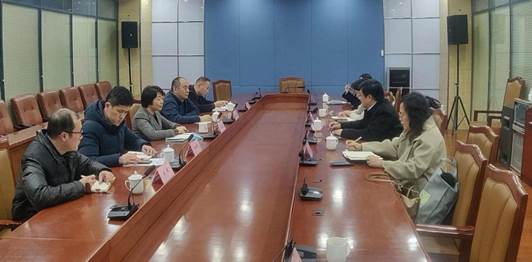 图片包含 室内, 桌子, 厨房, 站描述已自动生成